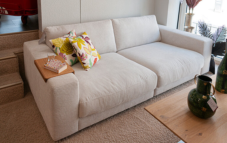Sofa, 3-sitzig, inkl. Holzbrett & 2 Kissen