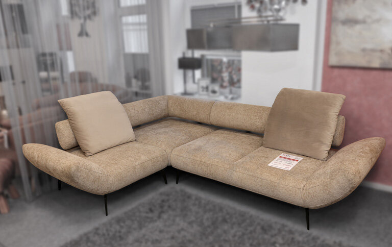Ecksofa mit Armteilverstellungen & Vorziehsitz motorisch