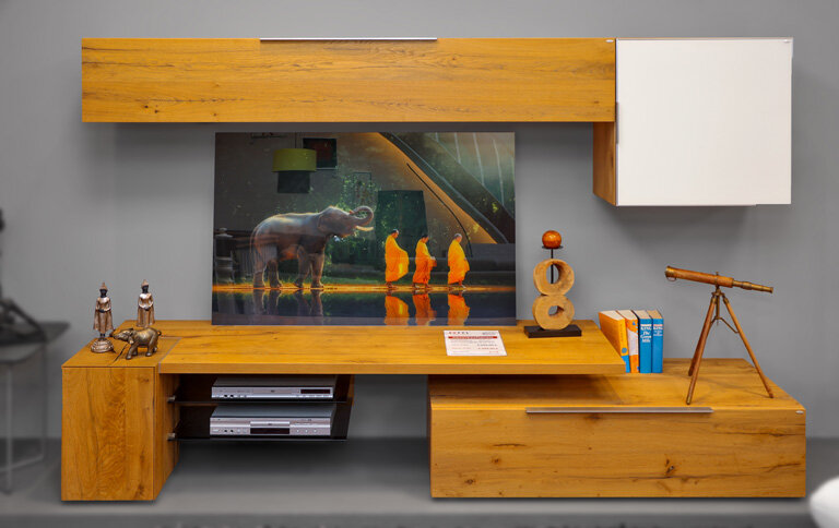 Wohnprogramm mit LED-Beleuchtung in Eiche Altholz