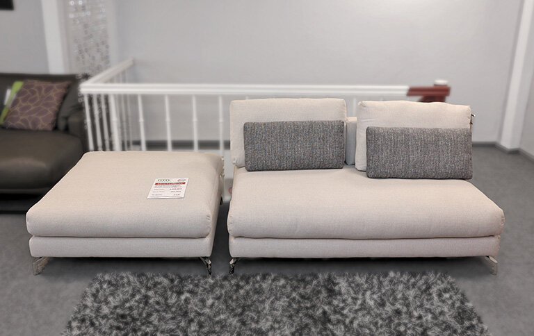 Sofa mit Rückenverstellung inkl. Hocker, hellgrau